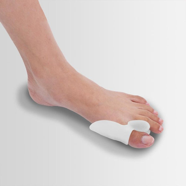 Gel bunion protector with toe spreader